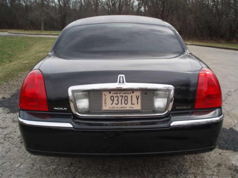 Lincoln Town Car 2005 black 6-passenger stretch Royale 