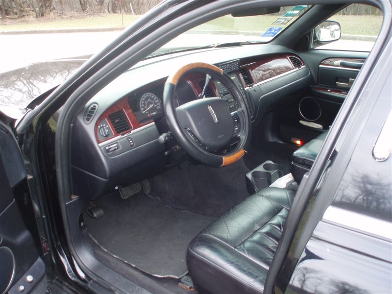 Lincoln Town Car 2005 black 6-passenger stretch Royale 