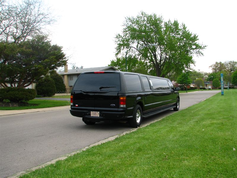 2005 Ford Excursion Stretch QVM black 