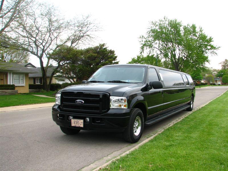 2005 Ford Excursion Stretch QVM black 