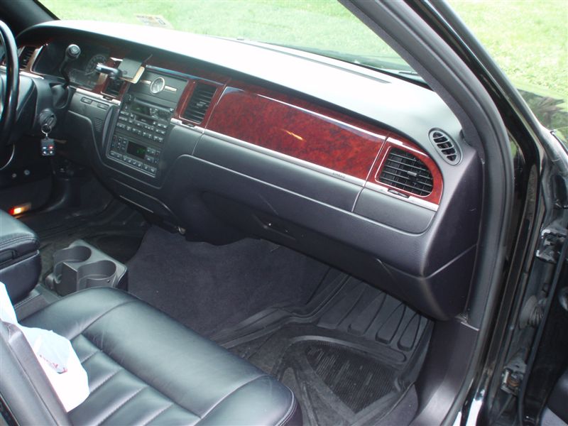 2004 Lincoln Town Car L-series sedan