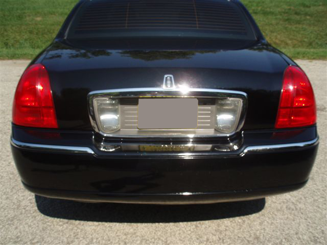 2004 Lincoln Town Car L-series sedan 