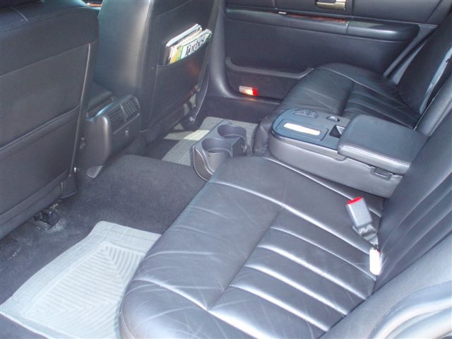 2004 Lincoln Town Car L-series sedan