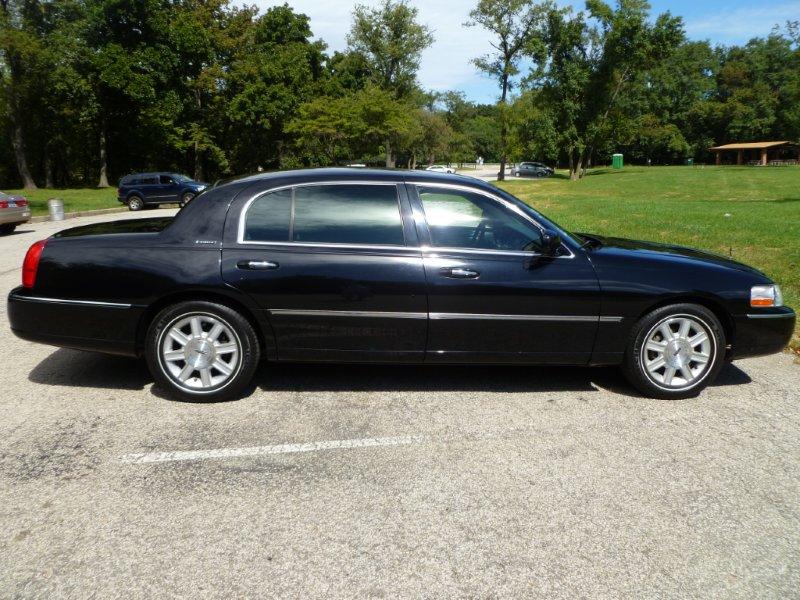 2007 Lincoln Town Car Executive L sedan 