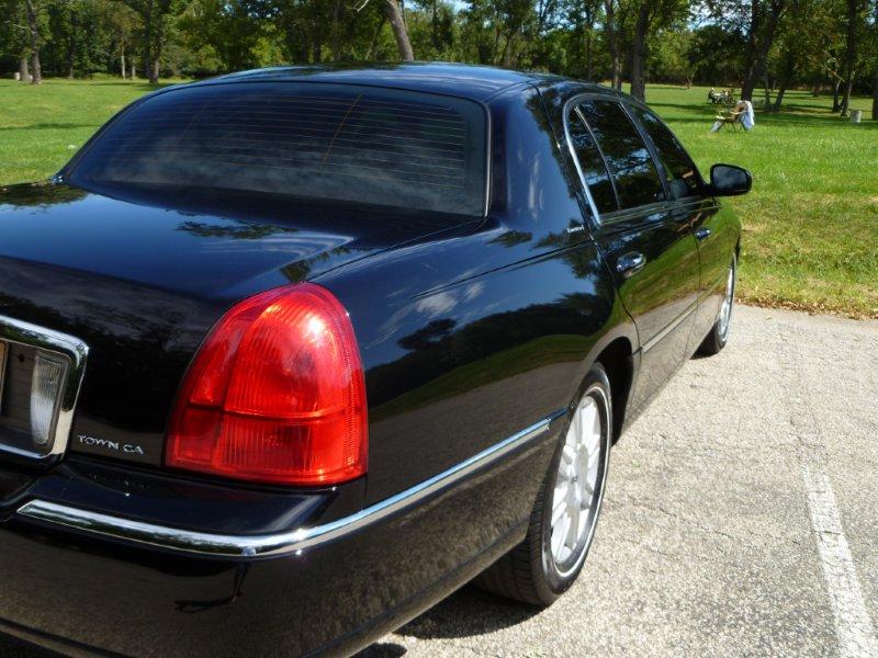 2007 Lincoln Town Car Executive L sedan 