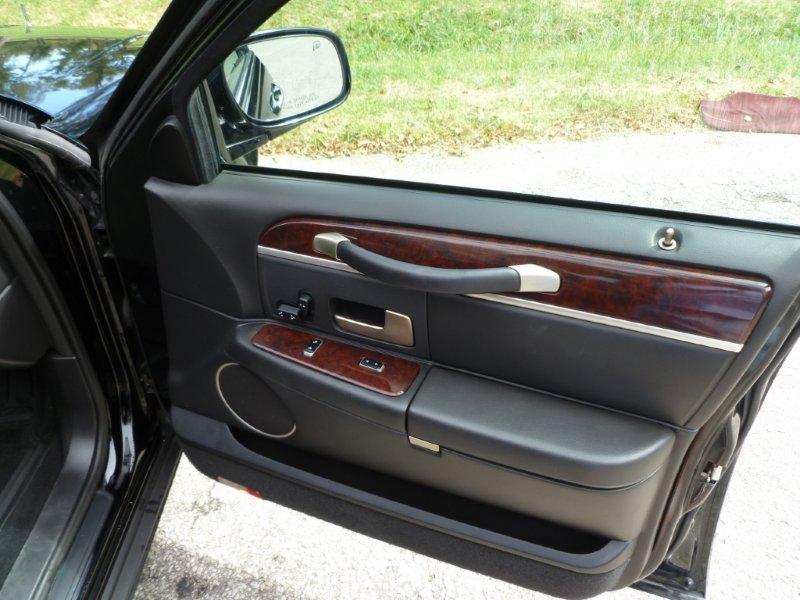 2007 Lincoln Town Car Executive L sedan 