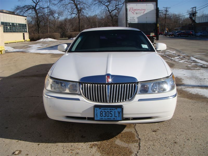 Lincoln Town Car 2002 white stretch 