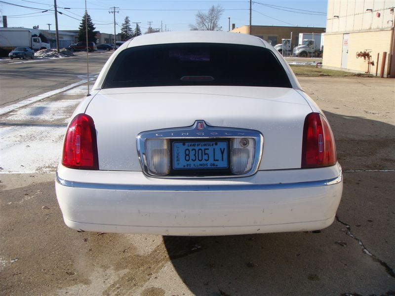 Lincoln Town Car 2002 white stretch