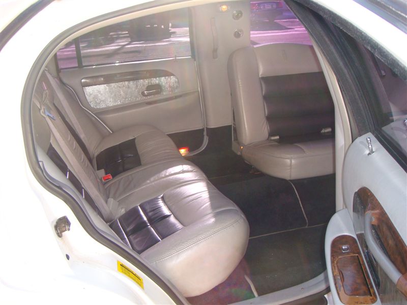 Lincoln Town Car 2002 white stretch 