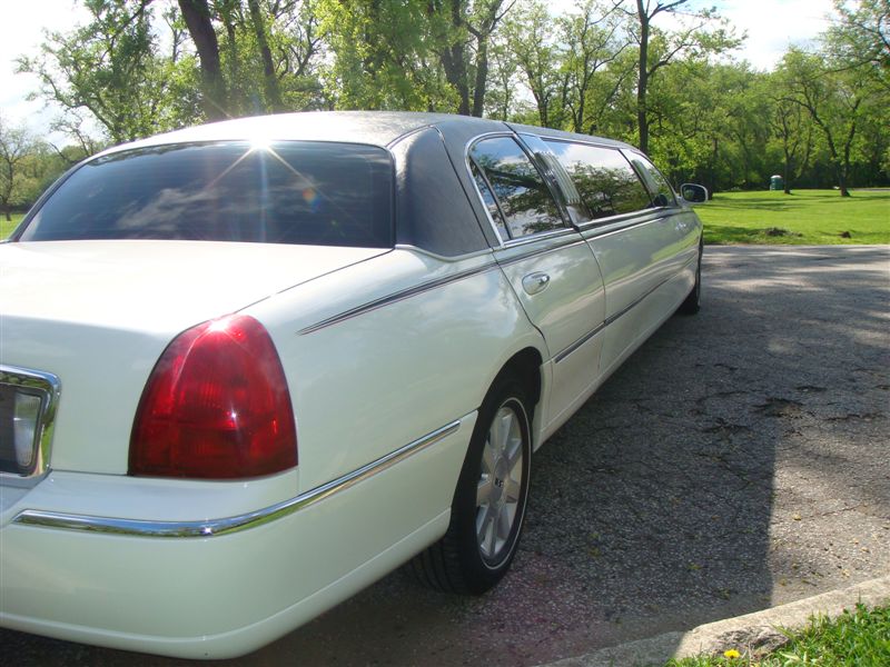 Lincoln Town Car 2004 white stretch