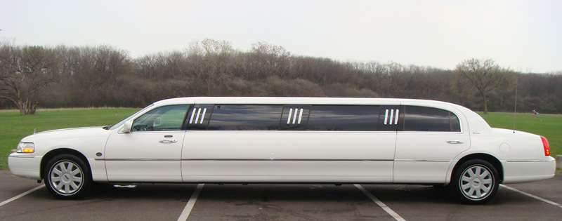 Lincoln Town Car 2005 white stretch 