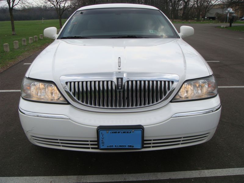 Lincoln Town Car 2005 white stretch 