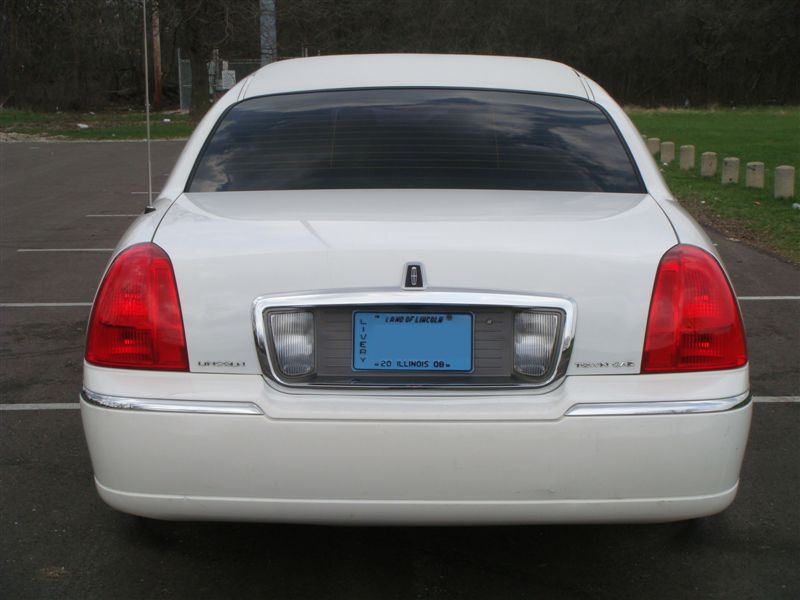 Lincoln Town Car 2005 white stretch 